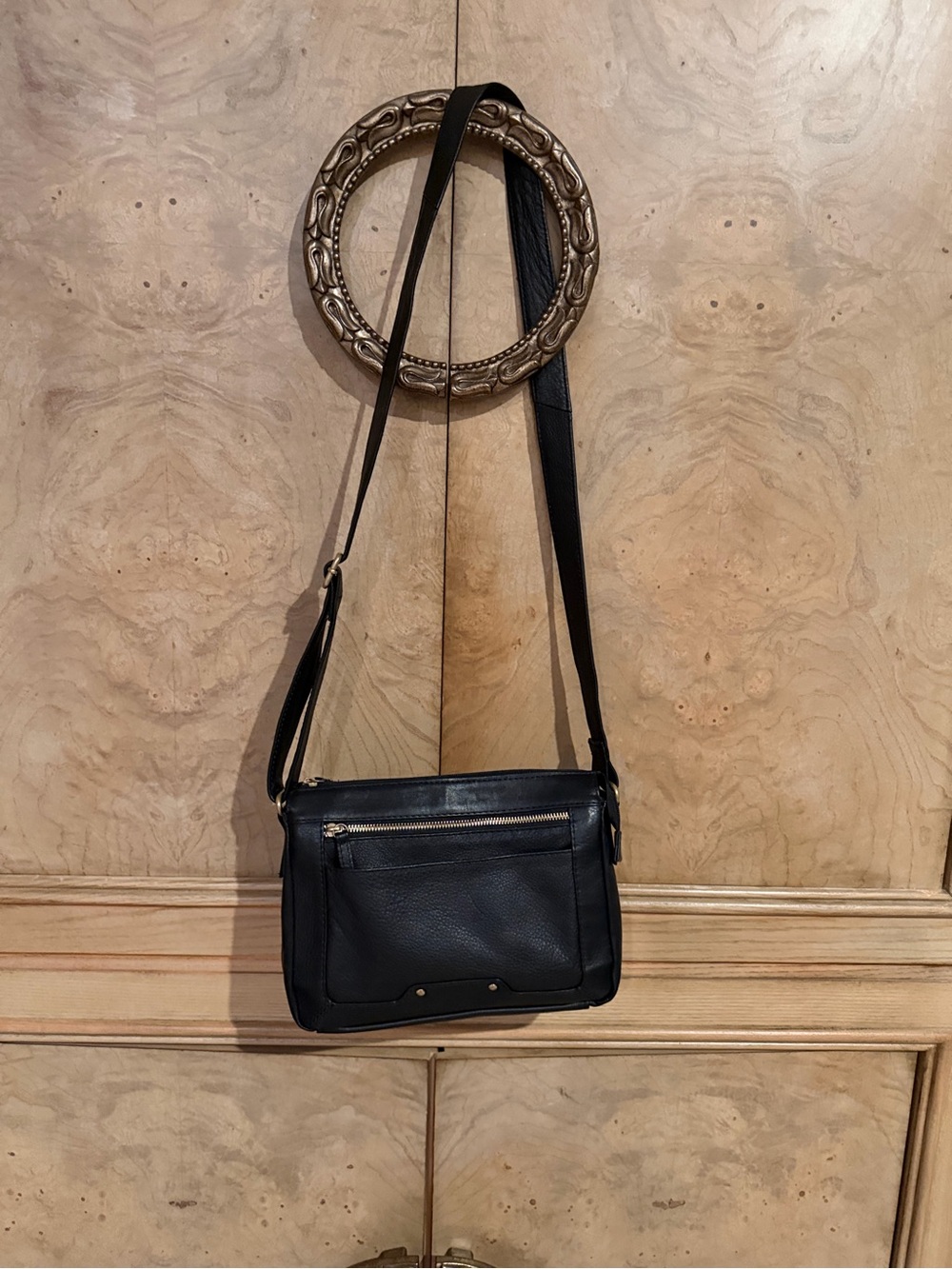 Classic Black Leather Shoulder Bag with Adjustable Strap
